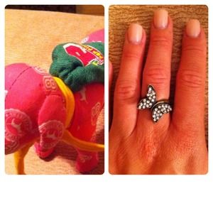 VS PINK Dog & Butterfly ring bundle 💕