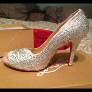 💢reserved💢Christian Louboutin heels