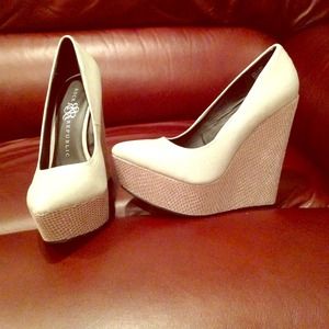 5 inch platform never worn grey wedges.