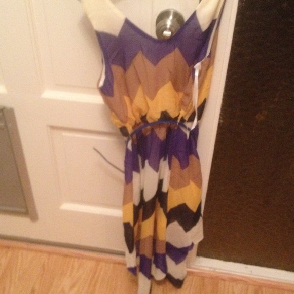 Hi low  dress in chevron print. HP🎉7/5 by DMV25. - Picture 2 of 4