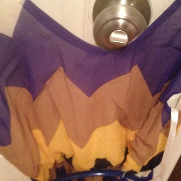 Hi low  dress in chevron print. HP🎉7/5 by DMV25. - Picture 3 of 4