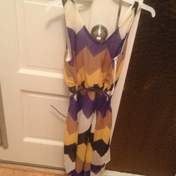 Hi low  dress in chevron print. HP🎉7/5 by DMV25. - Picture 4 of 4