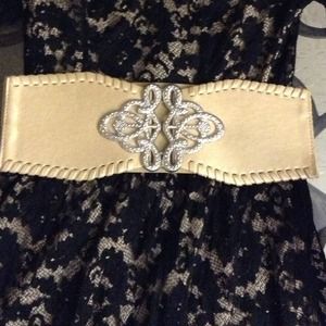 Wide waist belt