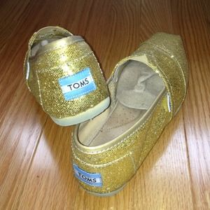 🚫ON HOLD🚫TOMS shoes in gold glitter
