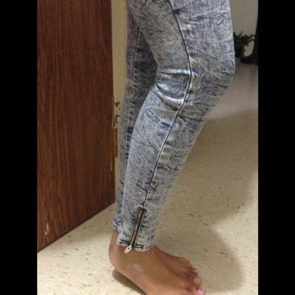 **Sold**Acid washed skinny jeans - Picture 2 of 4