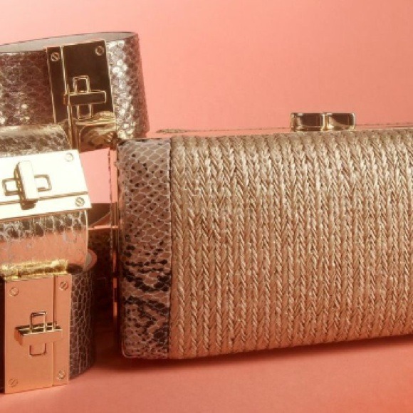 đGold tone woven clutch - Picture 3 of 4