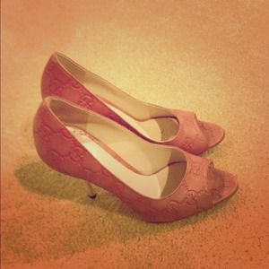 SOLD!!!! 100% authentic Pink Gucci pump. Size 6
