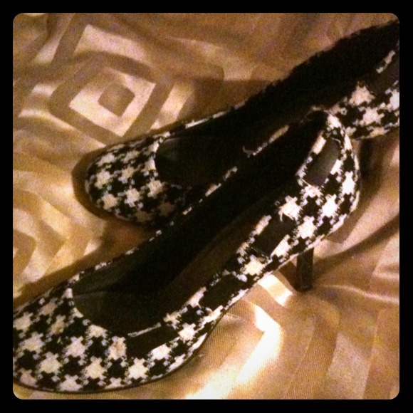REDUCED!!Houndstooth Pumps