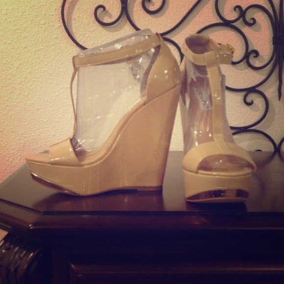 Nude wedges Steve Madden