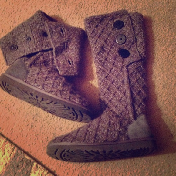 UGG Boots - <<<REDUSED>>>> new uggs size 8 never worn!