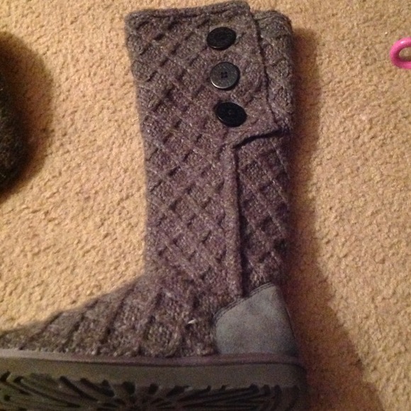 <<<REDUSED>>>> new uggs size 8 never worn! - Picture 2 of 3