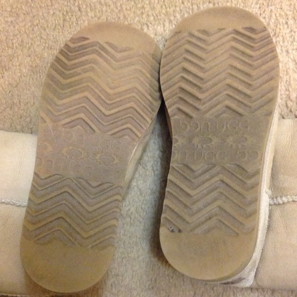 <<Price cut >>>UGGS  sand color good condition!!! - Picture 3 of 3