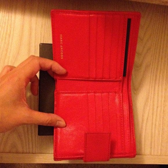 🚫SOLD🚫Authentic Marc Jacobs lambskin wallet - Picture 2 of 4