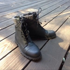 Ecote Urban Outfitters Fall Boots