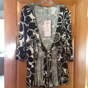 CAbi medium mod floral tunic