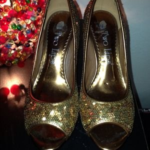RESERVED❤Gold Sequined Peep toe shoes