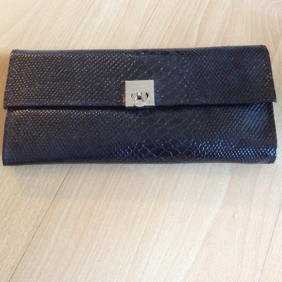 NWOT! Brand new brush set!! - Picture 3 of 4