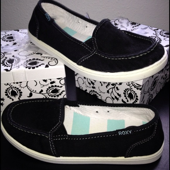 Black ROXY canvas loafers. Worn once. W xoxo purse