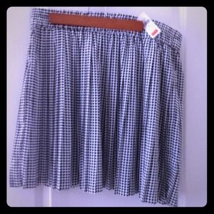 Sold in bundle***Blue and white knee length skirt