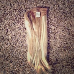 Jessica Simpson's HairDo pony tail extension
