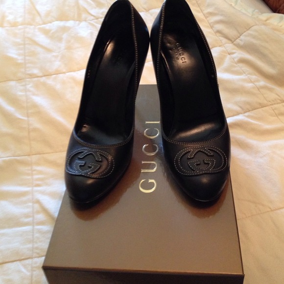 💢💥SOLD💥💢Gucci pumps black