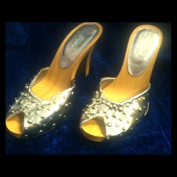 Qupid size 8 high heel shoes