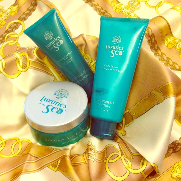 Luxuries of the sea set! Wonderful for Christmas!