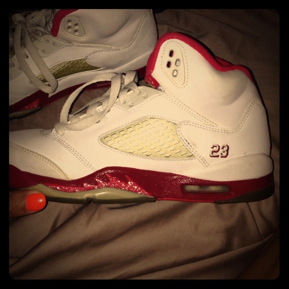 Shoes - Jordans dont knw what number they are
