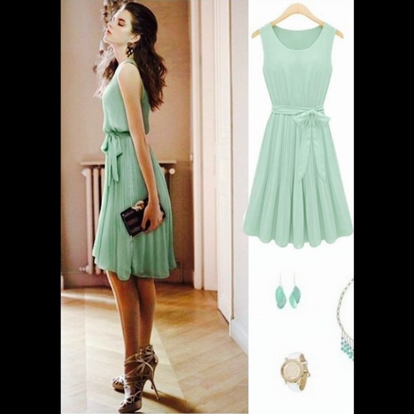 ---HOLD for @zstar---Elegant turquoise dress 🔆