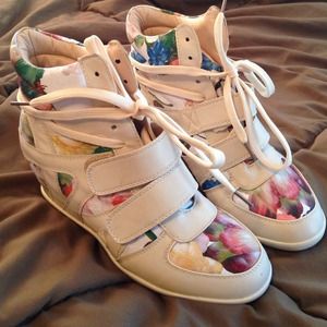 Floral wedge sneakers.