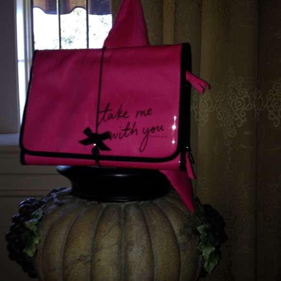 VS TRAVEL LINGERIE BAG w/ 2m panties NWT - Picture 2 of 4