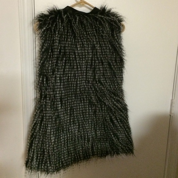 🚫🚫SOLD Fur Vest🚫🚫 - Picture 2 of 2