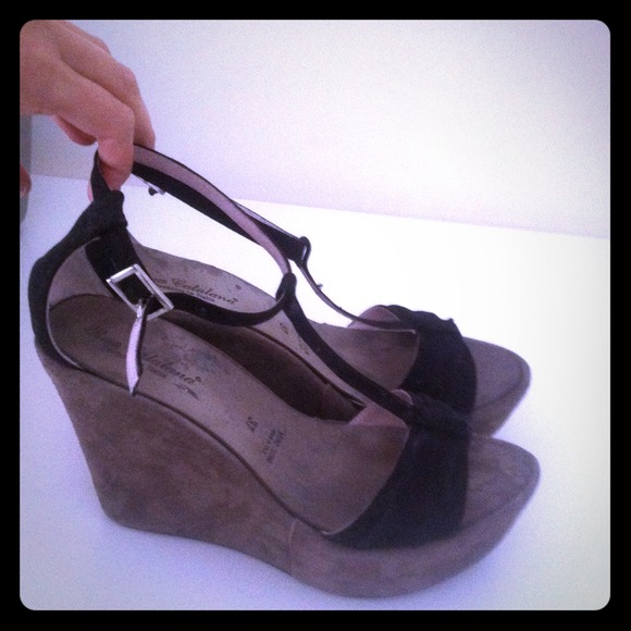 Made in Italy! Black/beige wedges!