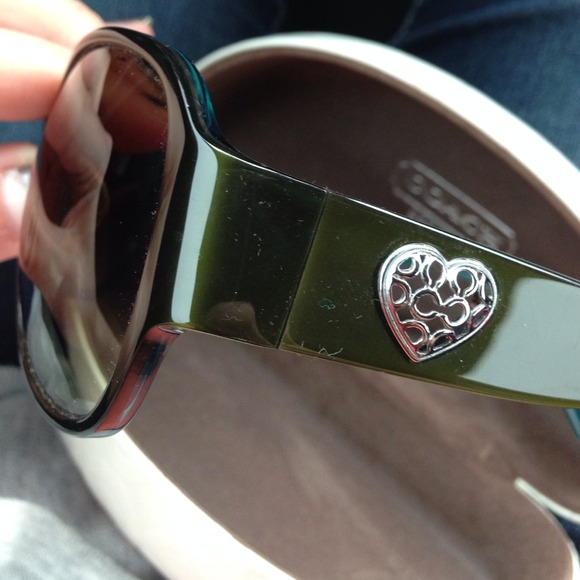 Cute two-tone authentic Coach sunglasses + case - Picture 2 of 3