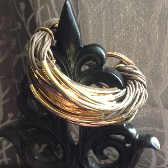 Yummy leather n gold bracelet