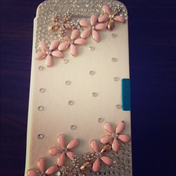 Handicraft flower tower cellphone case.