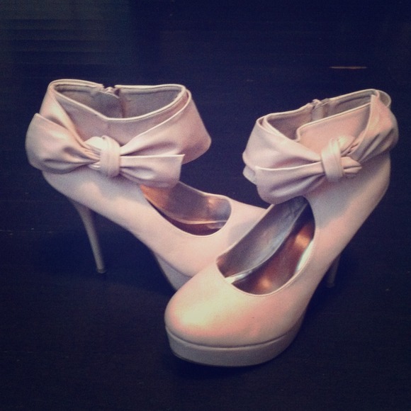 Pink bow stilletos