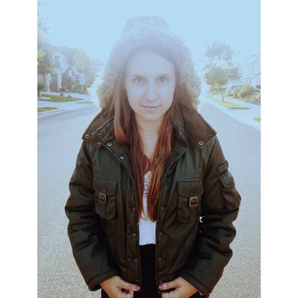 🚫SOLD🚫Olive green eskimo coat ✨