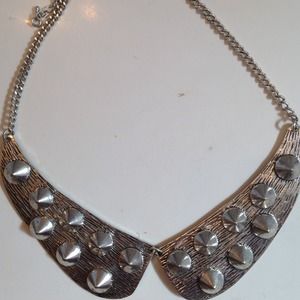 Stud silver collared necklace