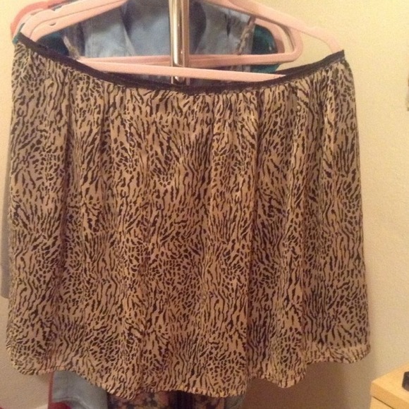 Wet Seal large animal print chiffon skirt