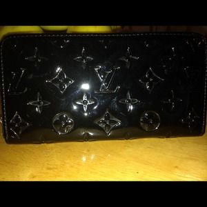 Louis Vuitton  large vernis wallet Authentic !!!