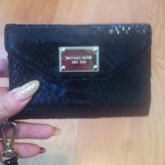 Michael Kors Wristlet. -SOLD @formyangel