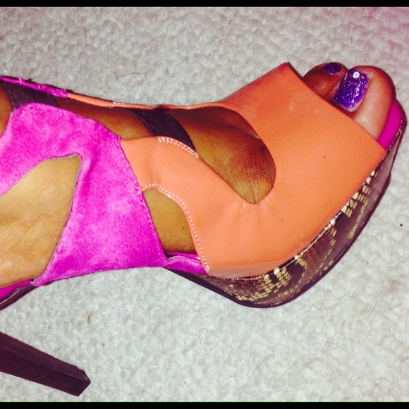 Pumps - Picture 2 of 3