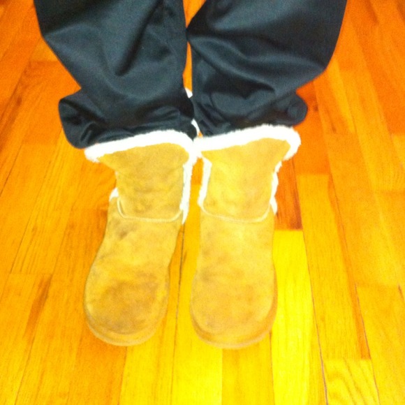 American Eagle suede UGG like boots