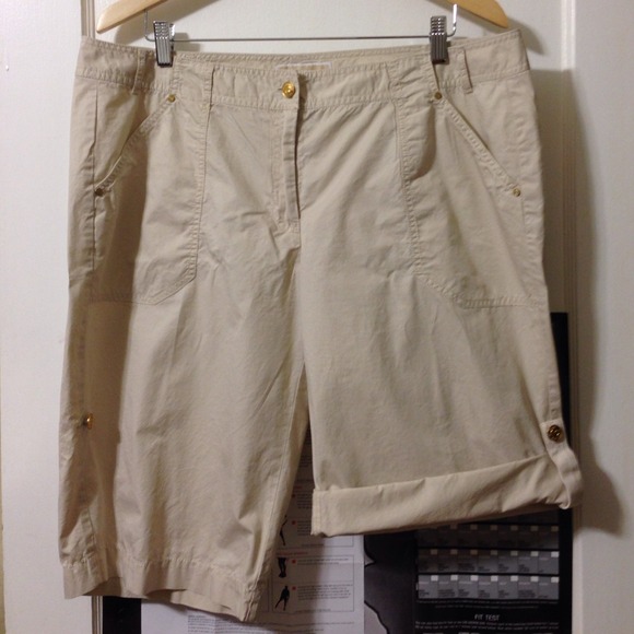 AUTHENTIC MICHAEL KORS SHORT.