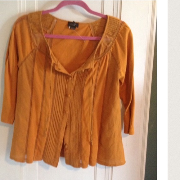 Mustard color top - Picture 1 of 3