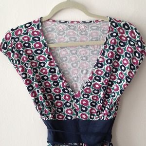 Graphic print dress. ❤ Bundle discounts