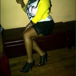 2'' black open toe cut out bottie