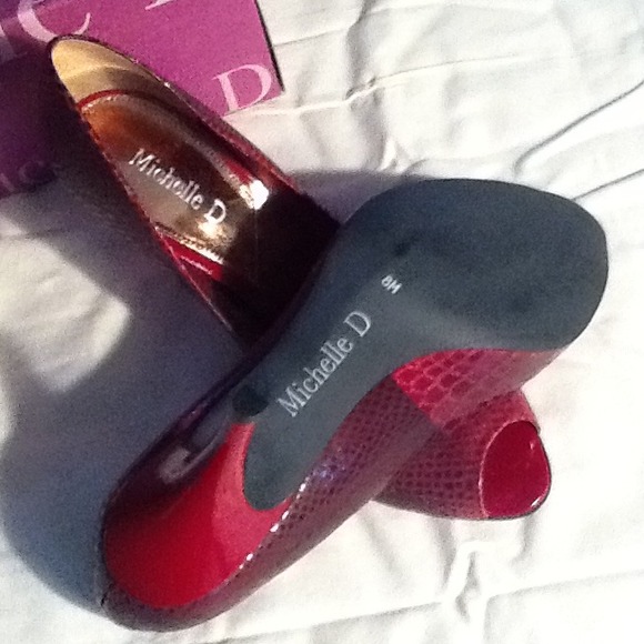 Red Michelle D heels - Picture 3 of 3
