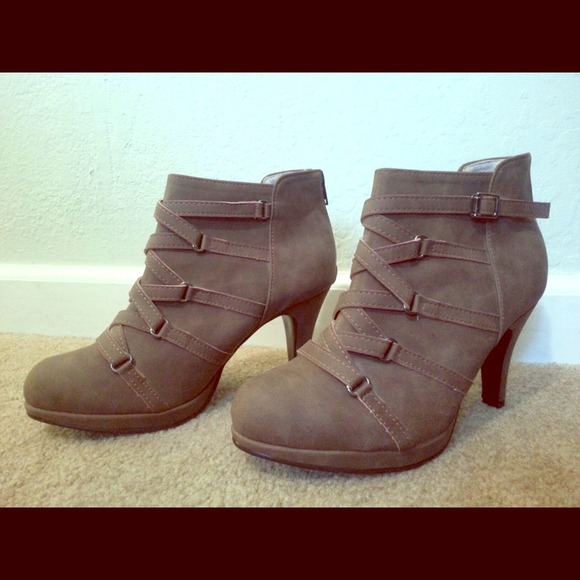 SOLD!!!!!! Gorgeous brown suede ankle booties!!!
